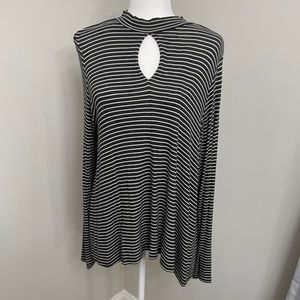 American Eagle keyhole top